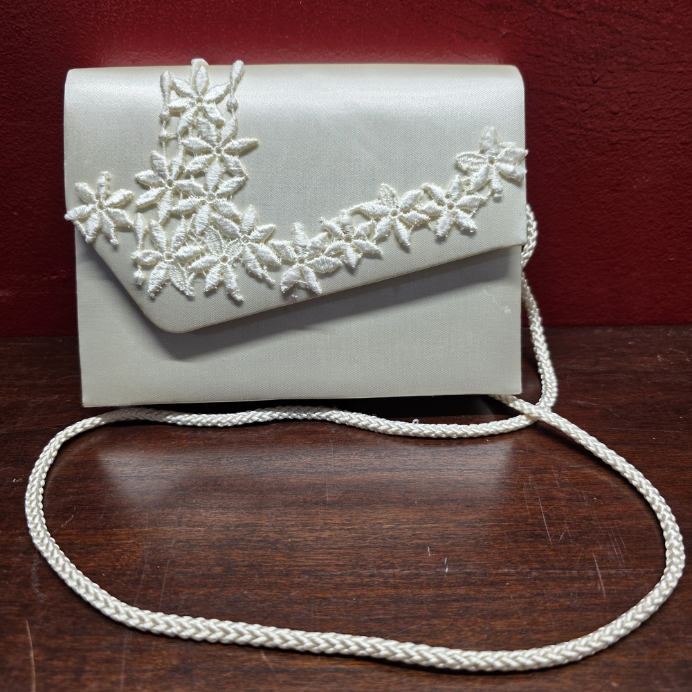 Chic Cream Floral Embroidered Clutch